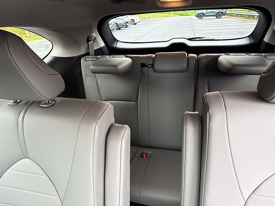 Used 2020 Moon Dust Toyota Hybrid XLE image 36