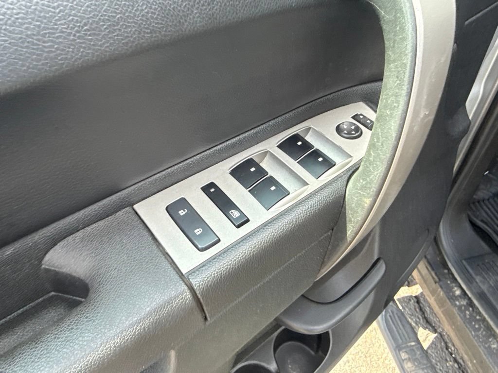 Used 2011 SHEER SILVER METALLIC Chevrolet LT image 18