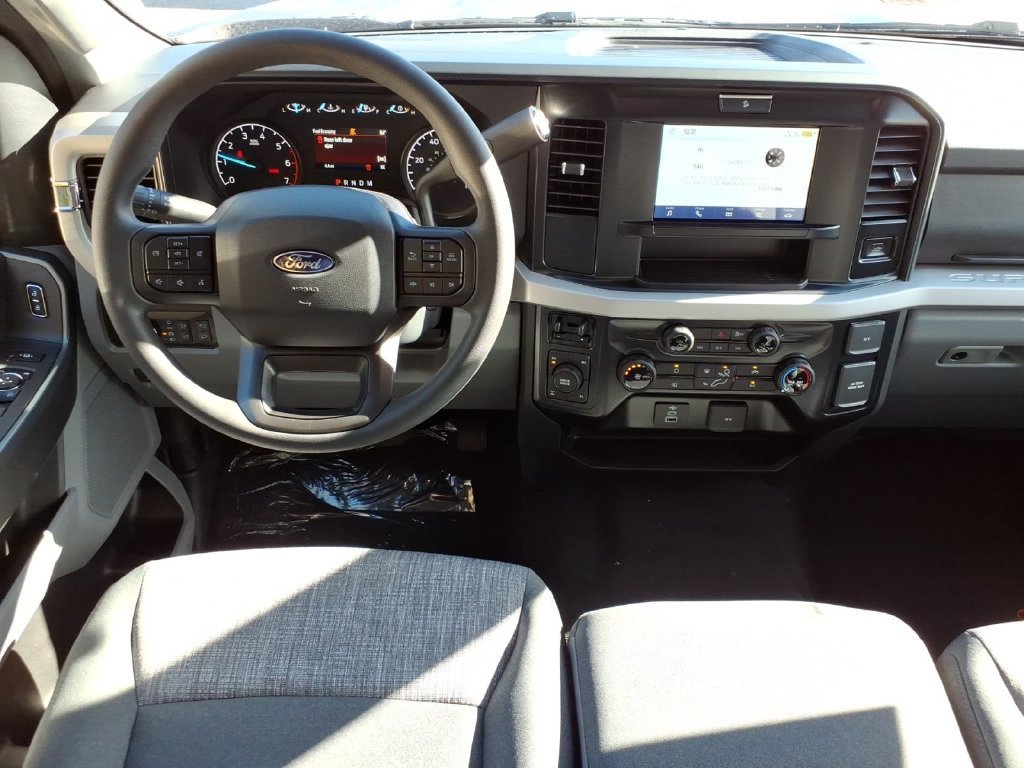 New 2027 Iconic Silver Metallic Ford F-250® XLT image 16