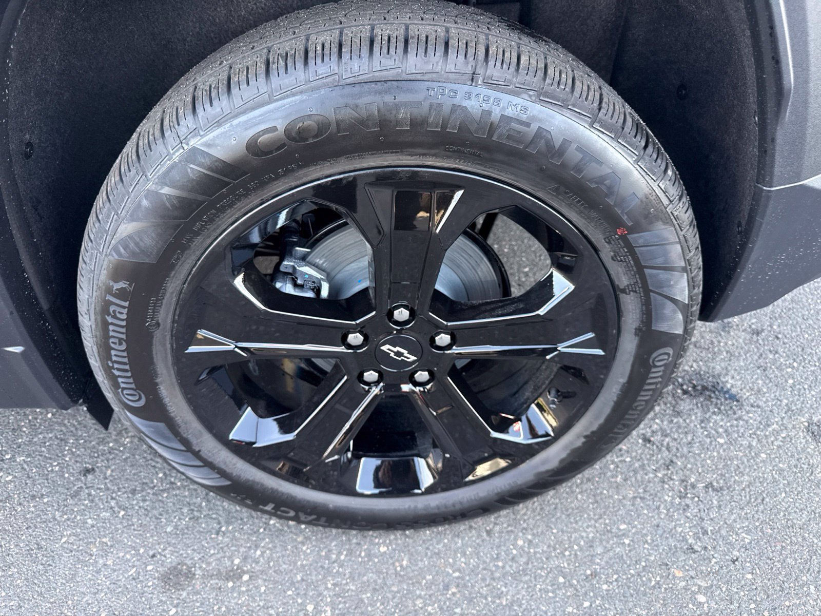 2027 Chevrolet Equinox LT - Photo 10