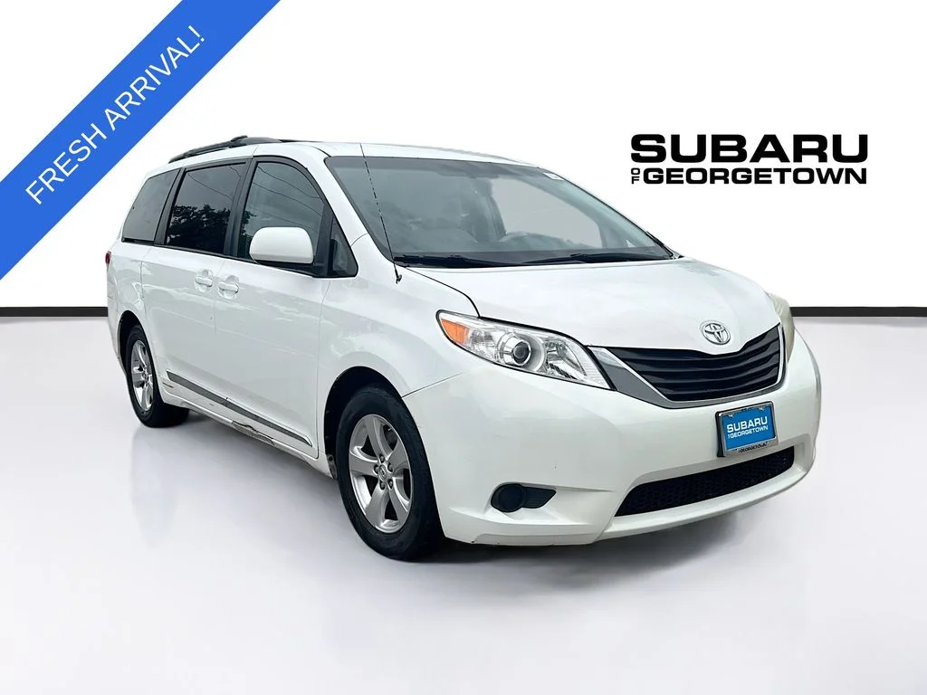 2014 Toyota Sienna LE V6 7-Passenger Access Seat's photo