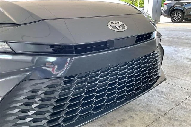 Used 2025  Toyota SE image 28