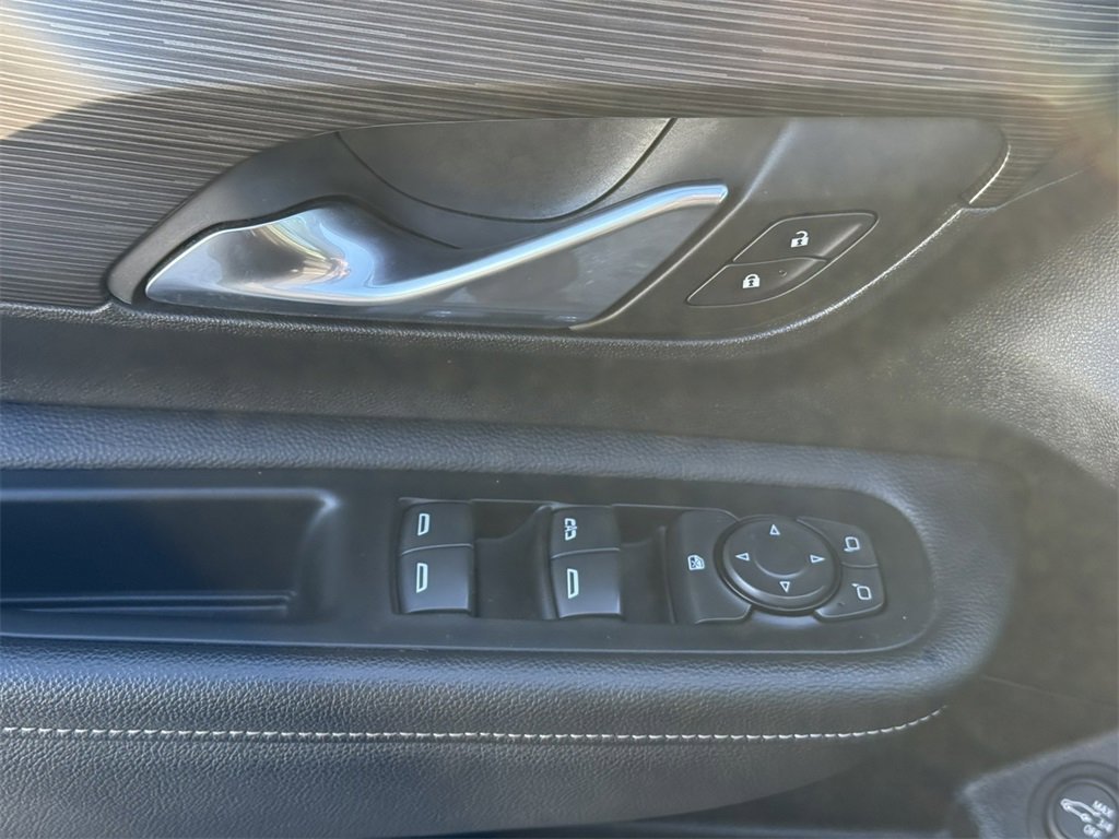 2022 GMC TERRAIN - Image 13