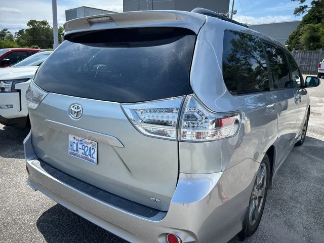 Used 2017 Silver Toyota SE Premium image 9