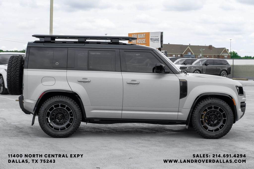 New 2026 Borasco Grey Metallic Land Rover OCTA image 5