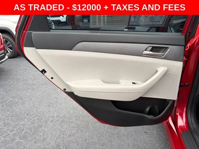 Used 2019 Red Hyundai SE image 13