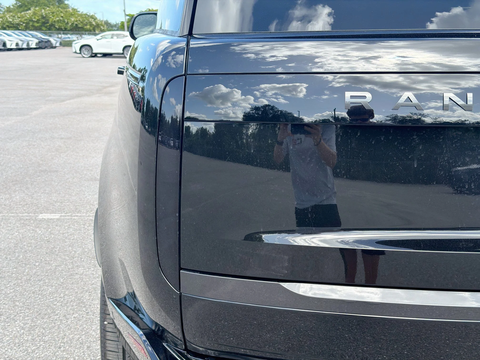 New 2026 Santorini Black Land Rover SE image 10
