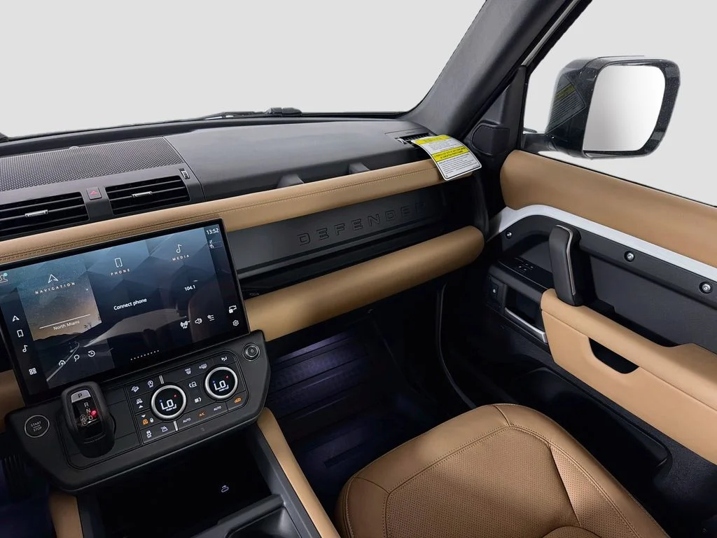 New 2026 Fuji White Land Rover X-Dynamic SE image 25