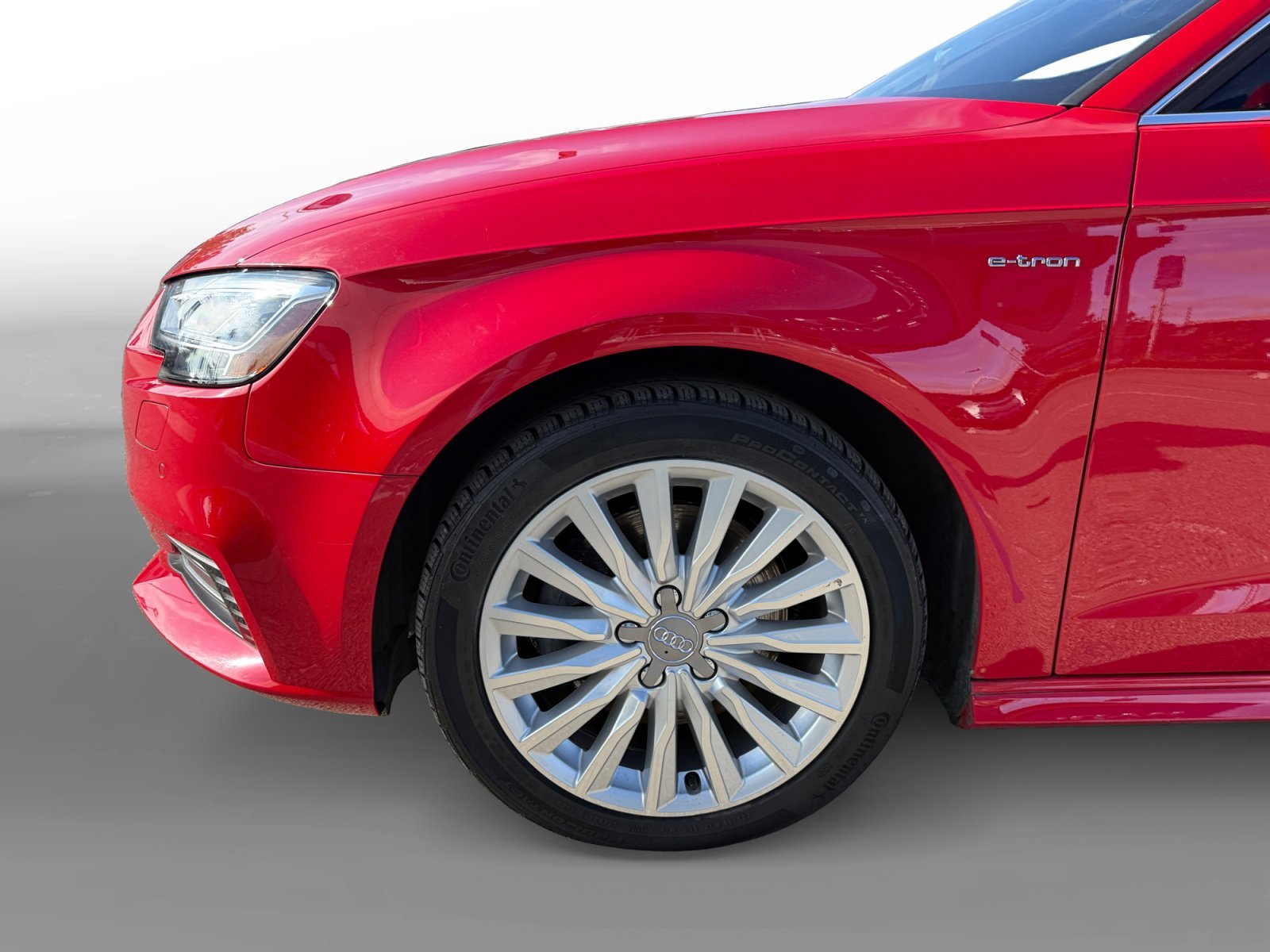 Used 2017 Tango Red Audi  image 9