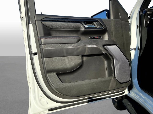 Used 2022 White GMC AT4X image 24