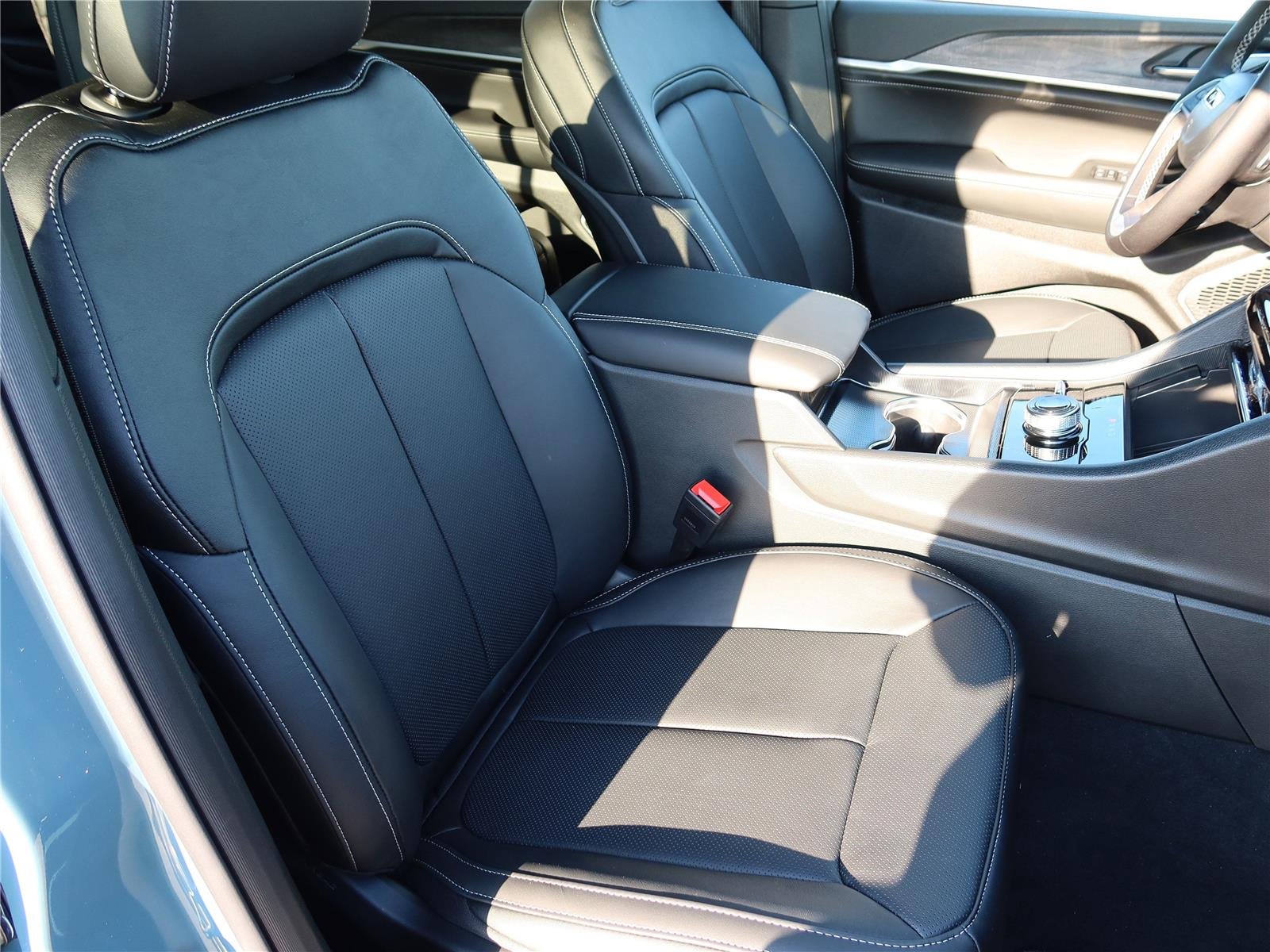 New 2026 Steel Blue Exterior Paint Jeep Limited Reserve image 7