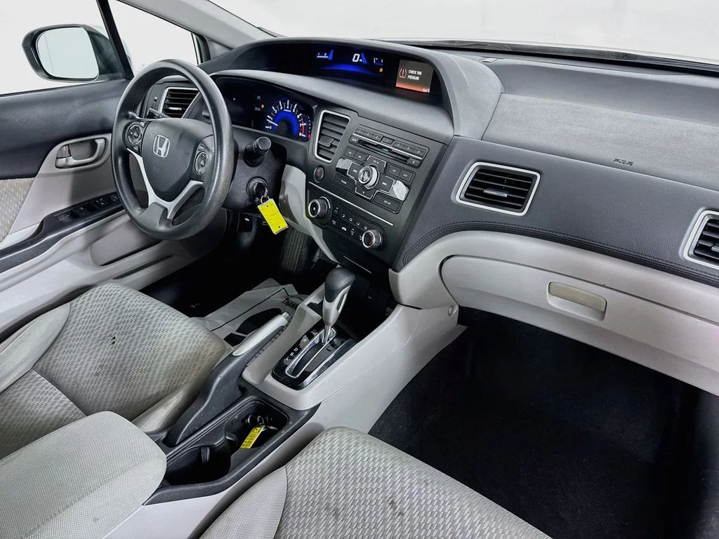 Used 2014 Alabaster Silver Metallic Honda LX image 32