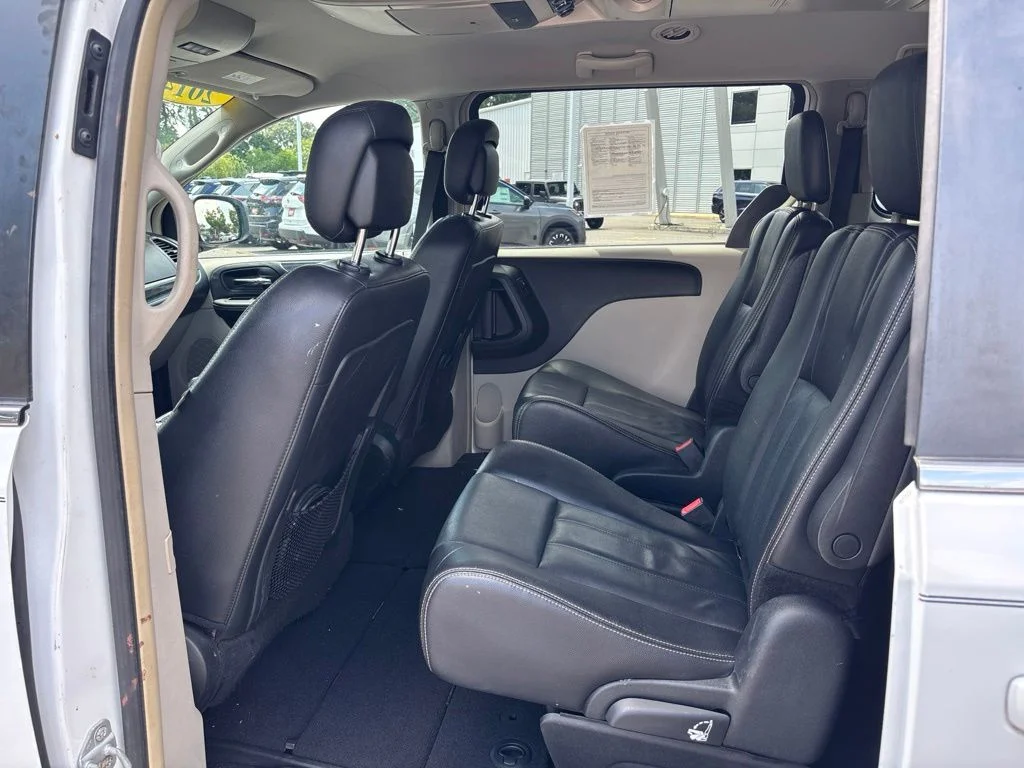 Used 2014 White Chrysler Touring image 7