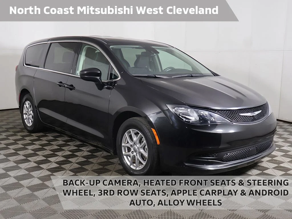 2023 Chrysler Voyager LX's photo