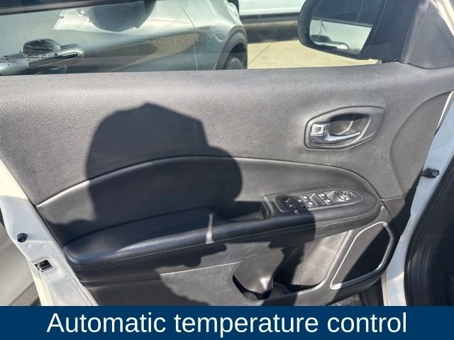 Used 2019 White Jeep Latitude image 10