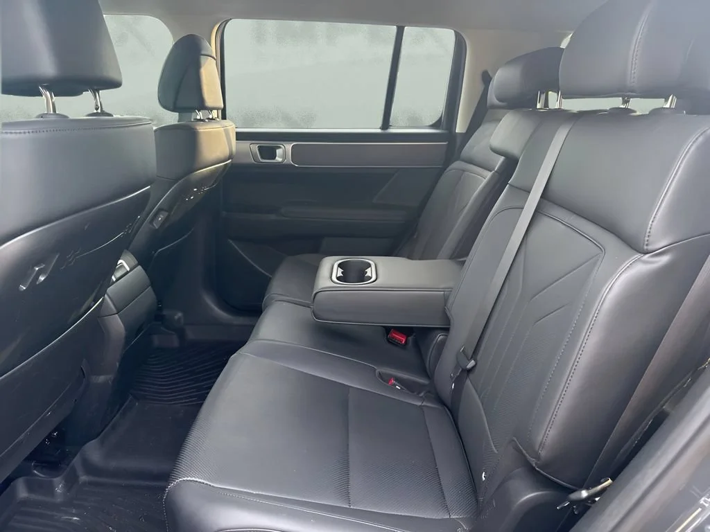 Used 2024  Hyundai SEL image 9