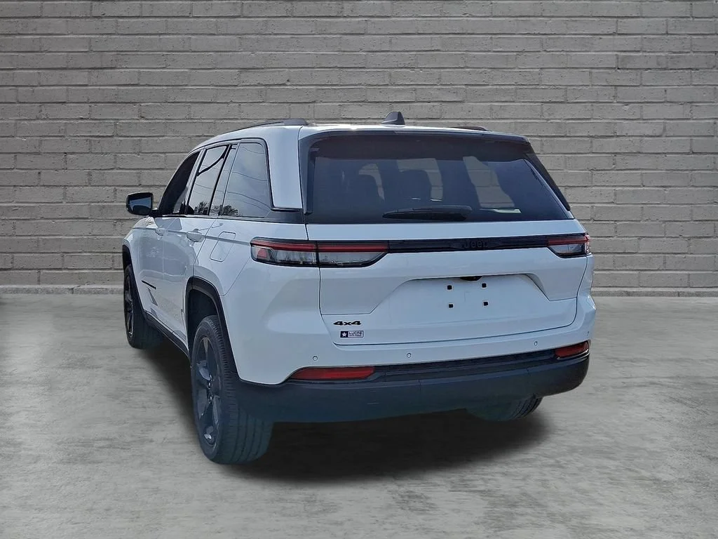Used 2023 White Jeep Altitude 4x4 image 9