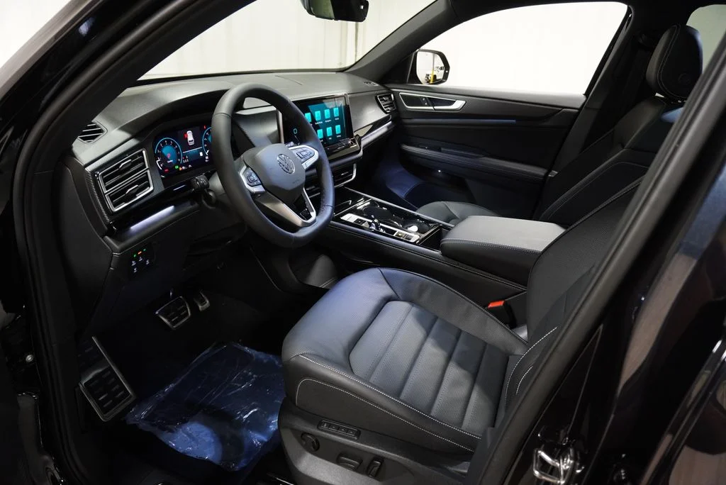 New 2026 Deep Black Volkswagen 2.0T SEL R-Line Black image 9