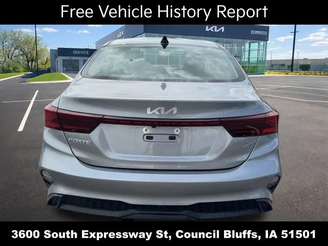 Used 2023 Gray Kia LXS image 5