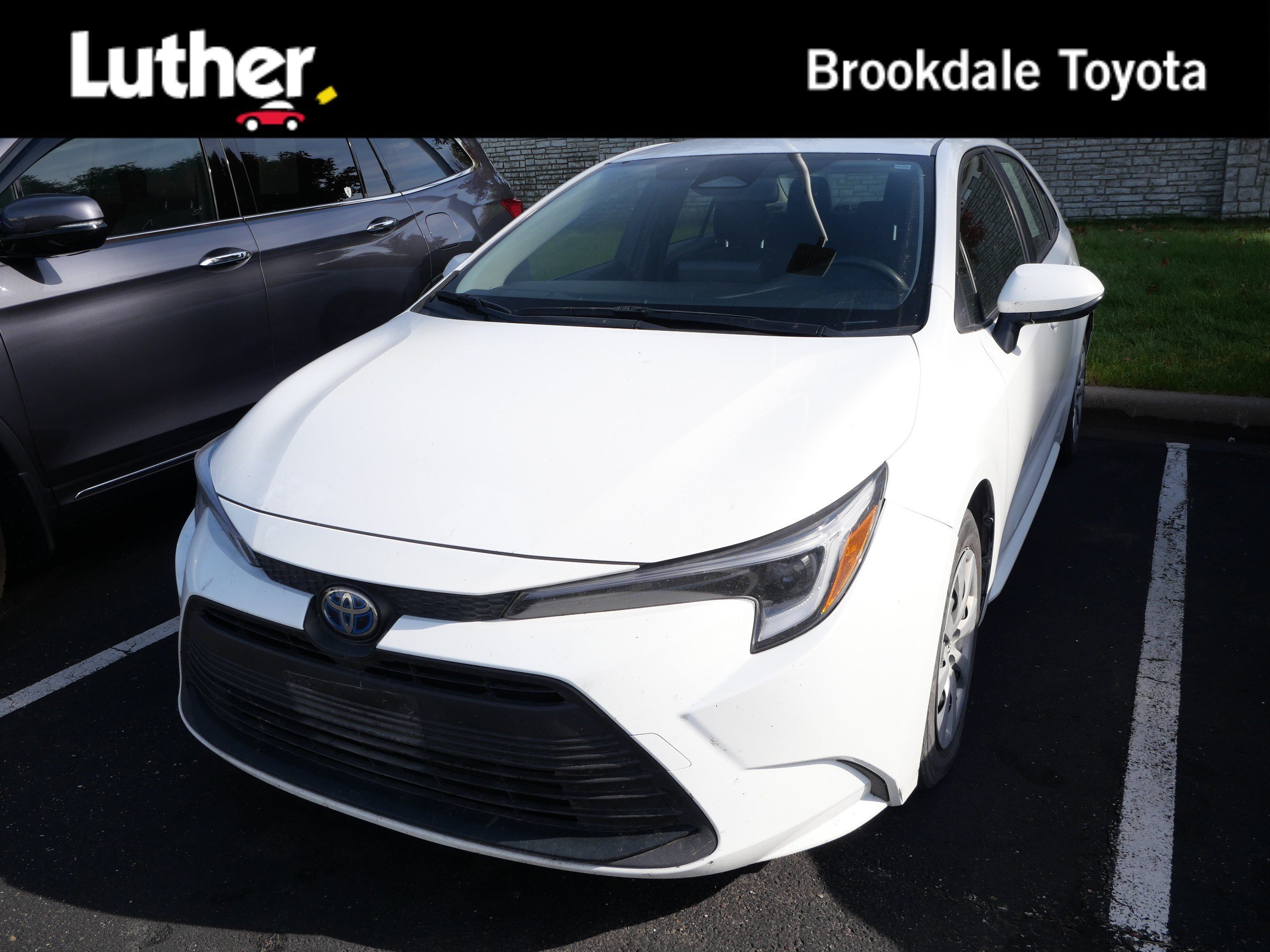 Used 2025 Ice Cap Toyota Hybrid LE image 1