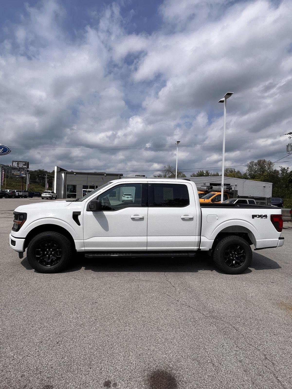 Used 2025 Oxford White Ford XLT image 7