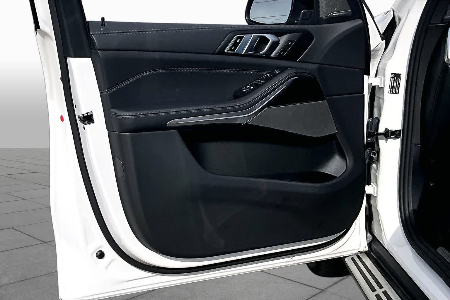Used 2026 Alpine White BMW sDrive40i image 22