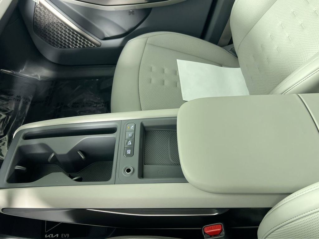 New 2026 Ebony Black Kia Wind AWD image 24