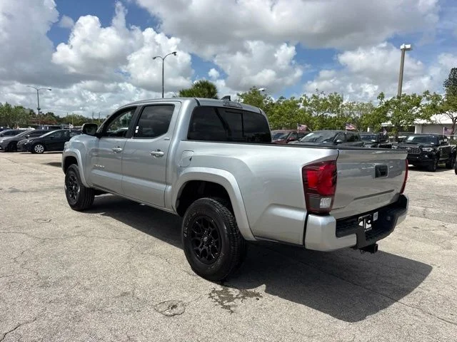 Used 2022 Silver Toyota SR5 image 5