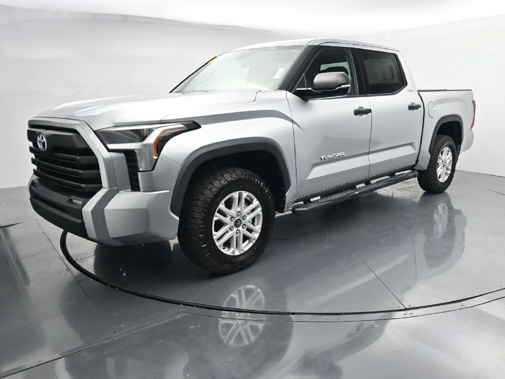 Used 2022 Silver Toyota SR5 image 3