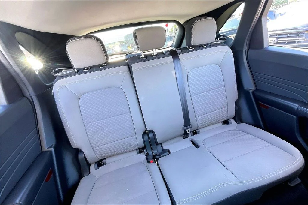 Used 2022 Black Ford SE image 27