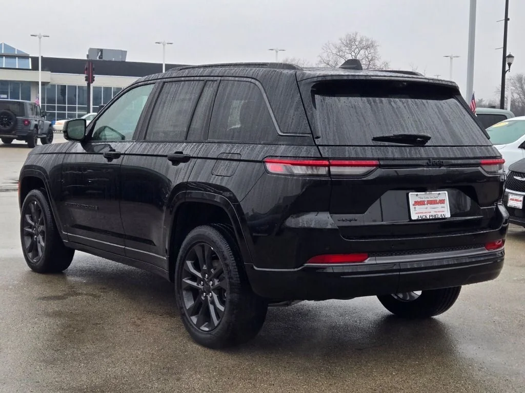 New 2026 Diamond Black Crystal Pearl-Coat Exterior Paint Jeep Limited Reserve image 15
