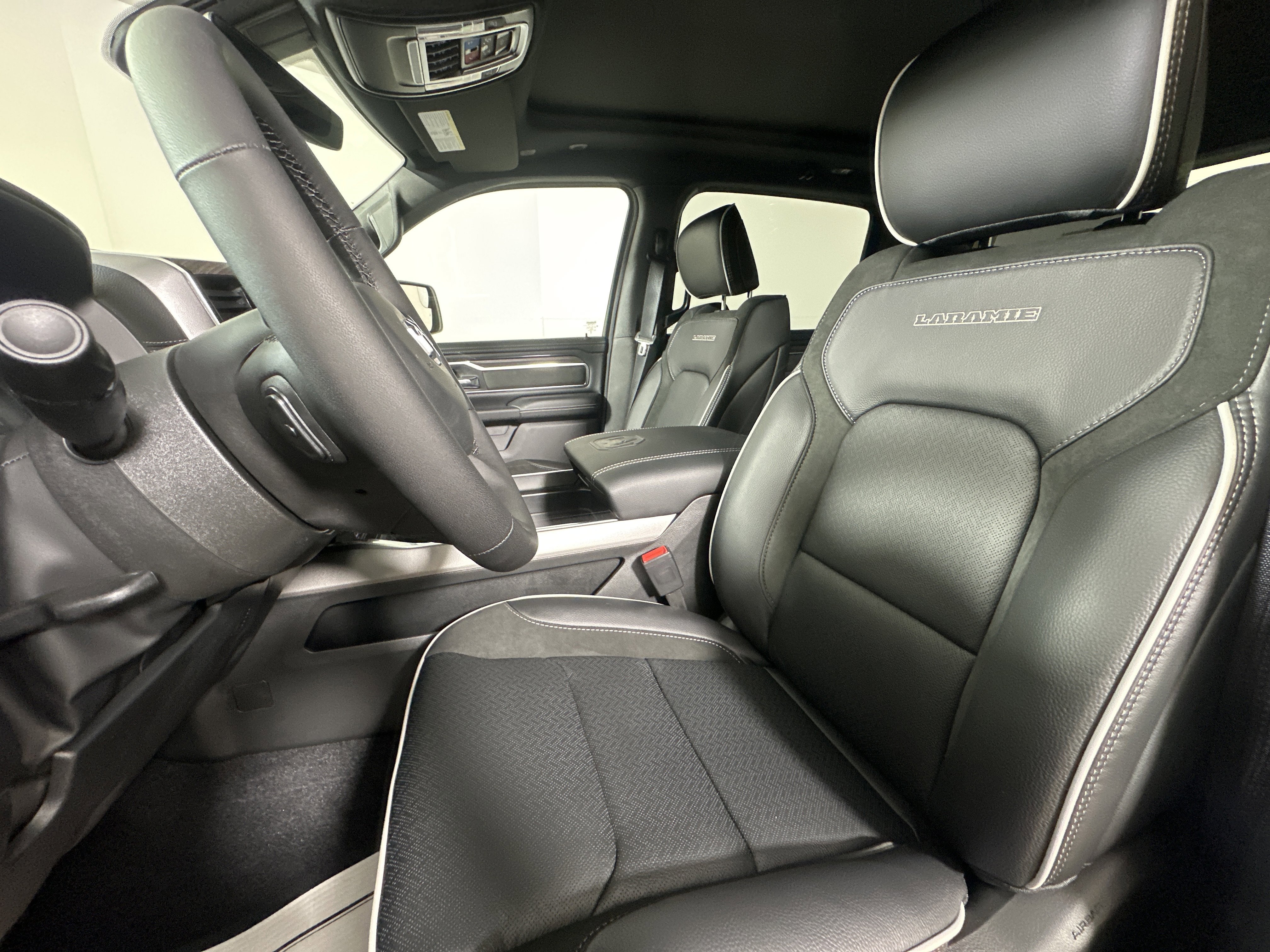New 2026 Granite Crystal Metallic Clear-Coat Exterior Paint RAM Laramie image 9