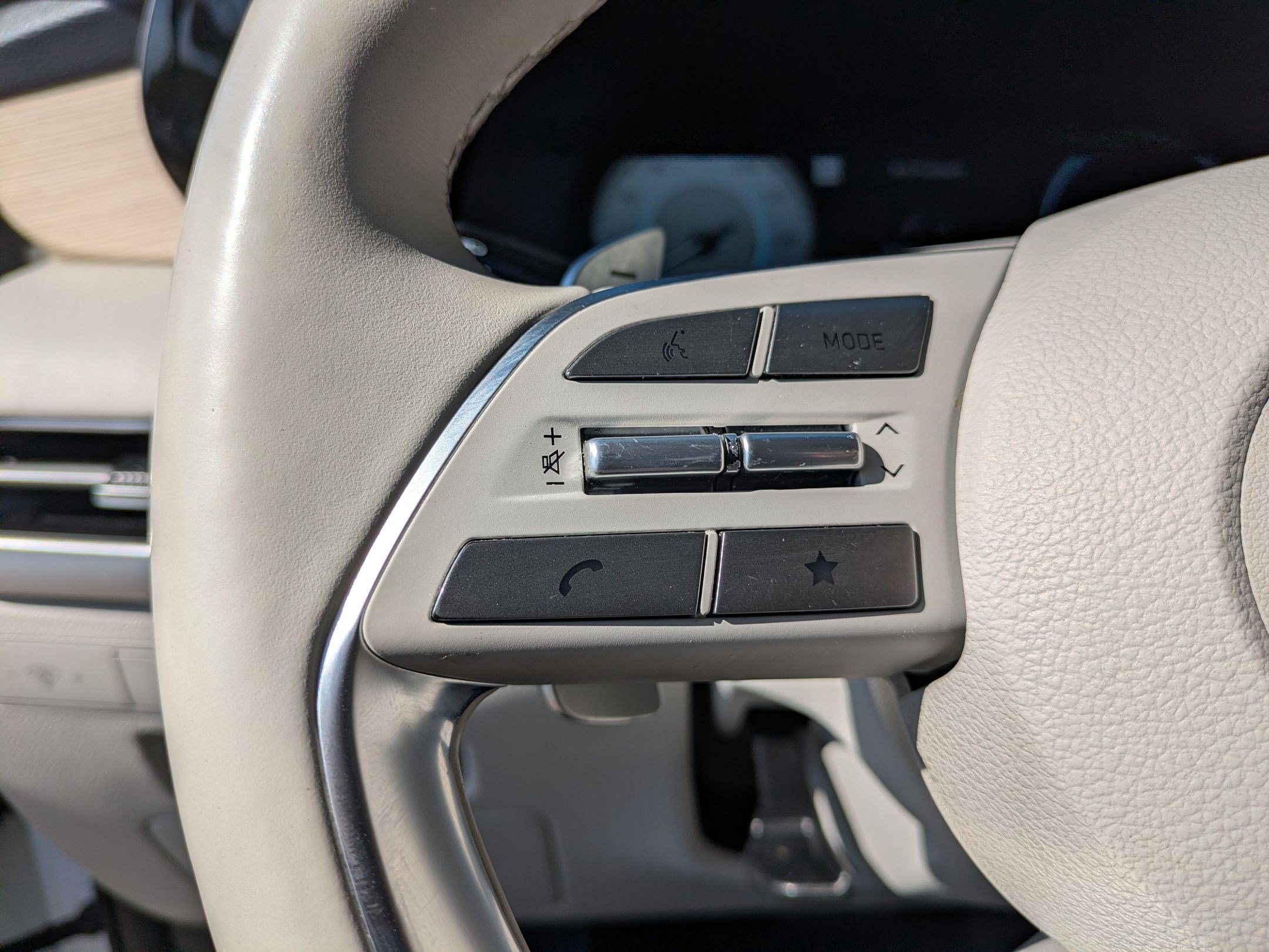 Used 2023 White Hyundai Limited image 17