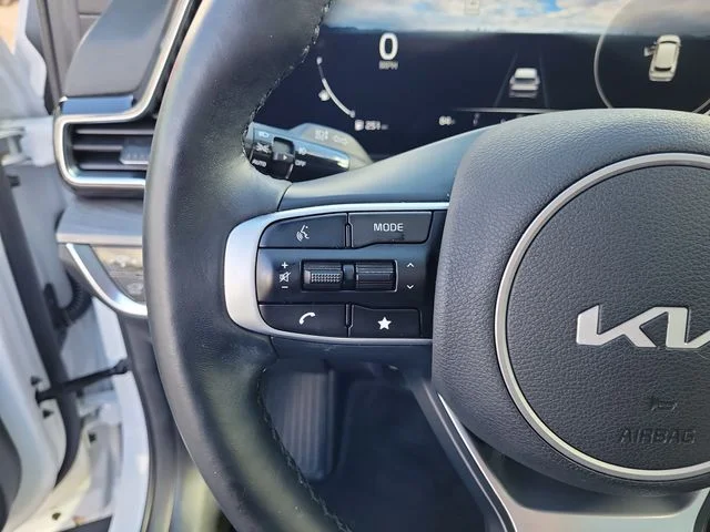 Used 2025 White Kia X-Pro Prestige image 24