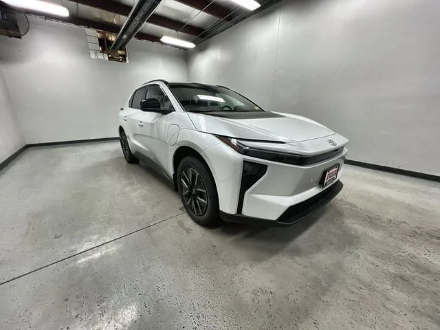 New 2026 Wind Chill Pearl <sup>1</sup> Toyota  XLE image 2
