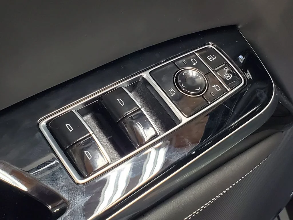2026 Cadillac Escalade V-Series - Photo 30