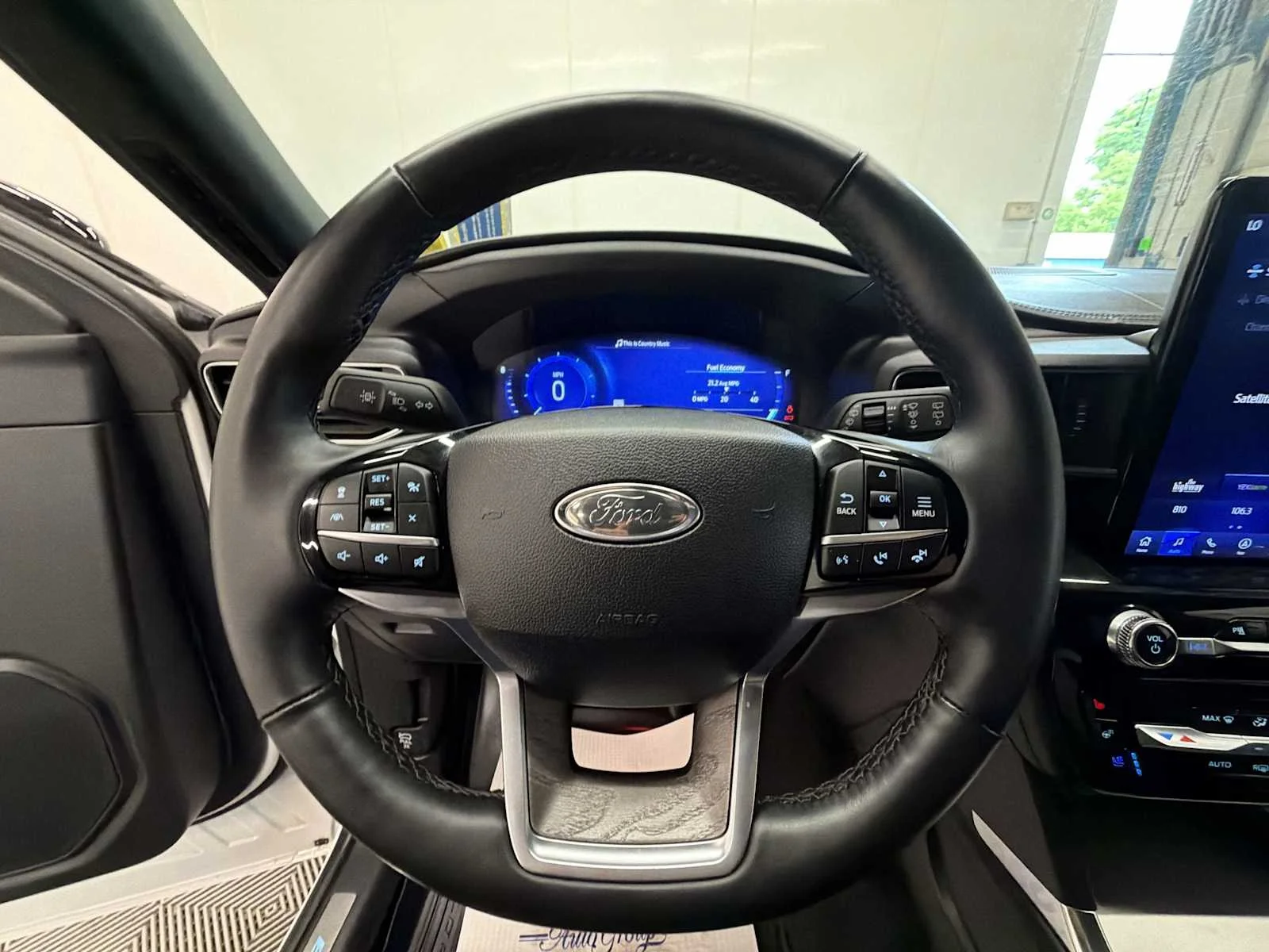 Used 2023 Star White Metallic Tri-Coat Ford Platinum image 11