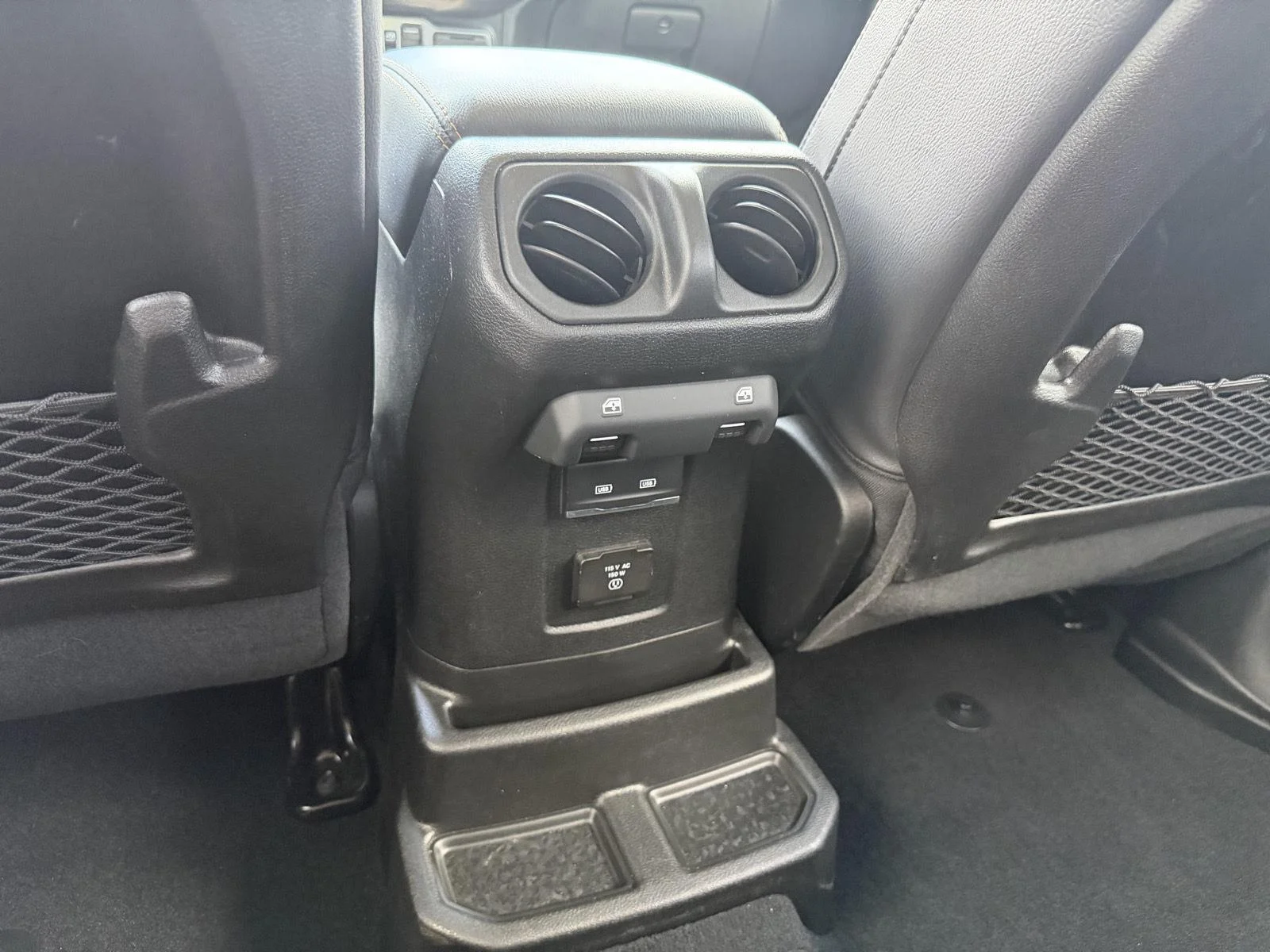 Used 2024 Earl Clearcoat Jeep Sahara image 9