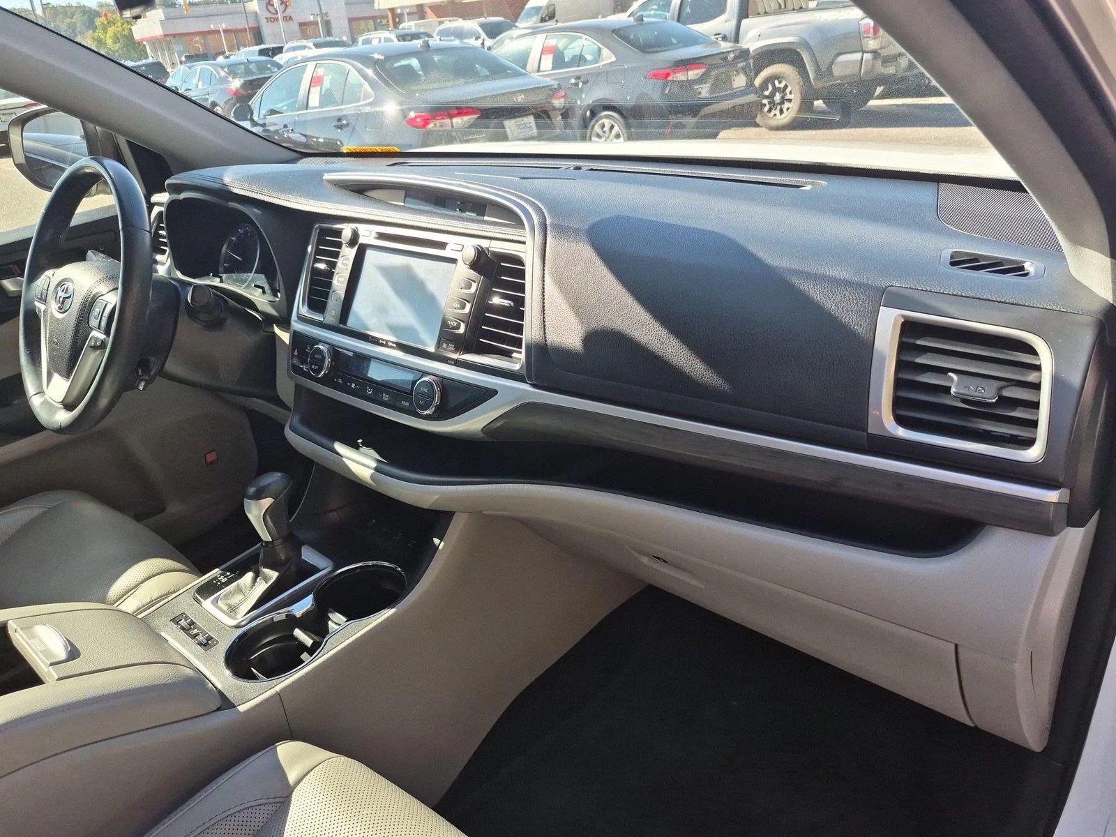 Used 2018 Blizzard Pearl Toyota Limited image 39