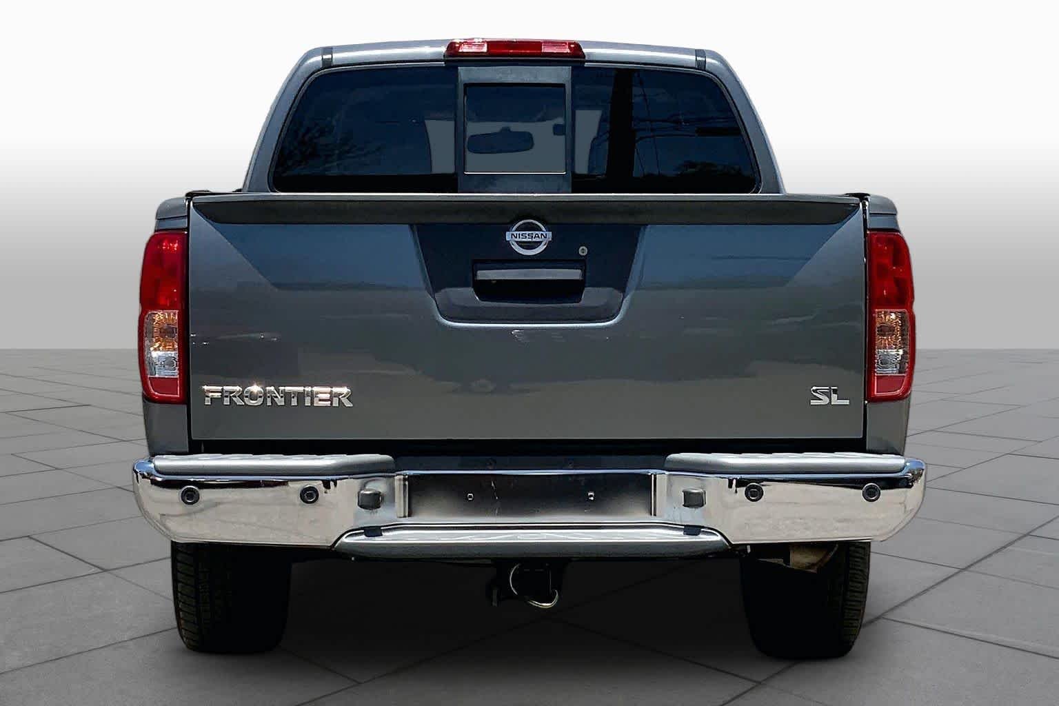 Used 2019 Gun Metallic Nissan SL image 5