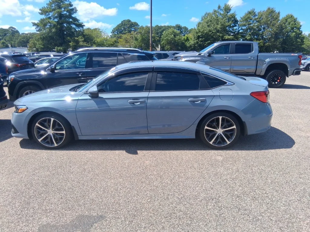 Used 2022 Black Honda Touring image 2