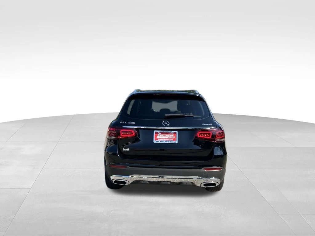 Used 2022  Mercedes-Benz GLC 300 image 4