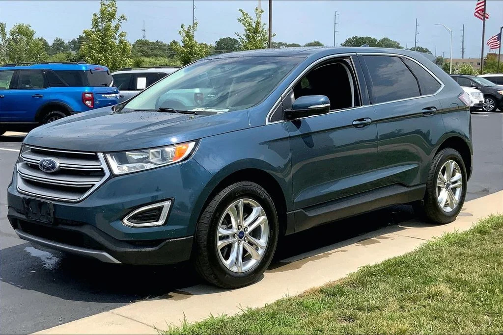 Used 2016 Blue Ford SEL image 5