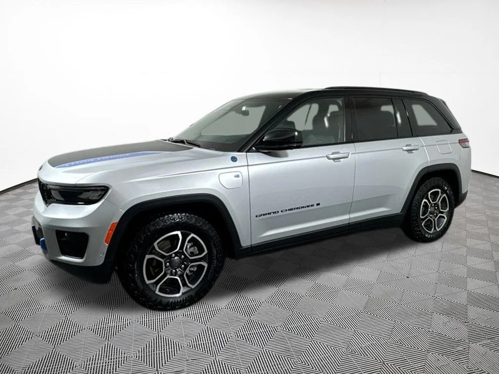 Used 2024 Silver Jeep Trailhawk 4xe image 2