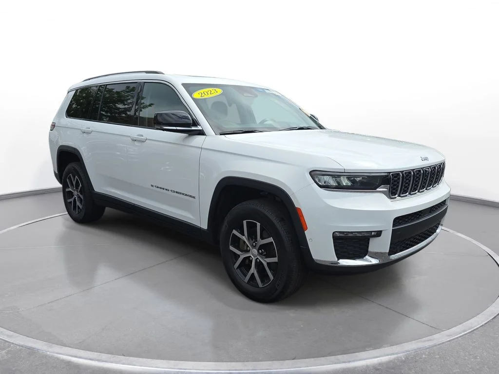 Used 2023 White Jeep Limited image 3