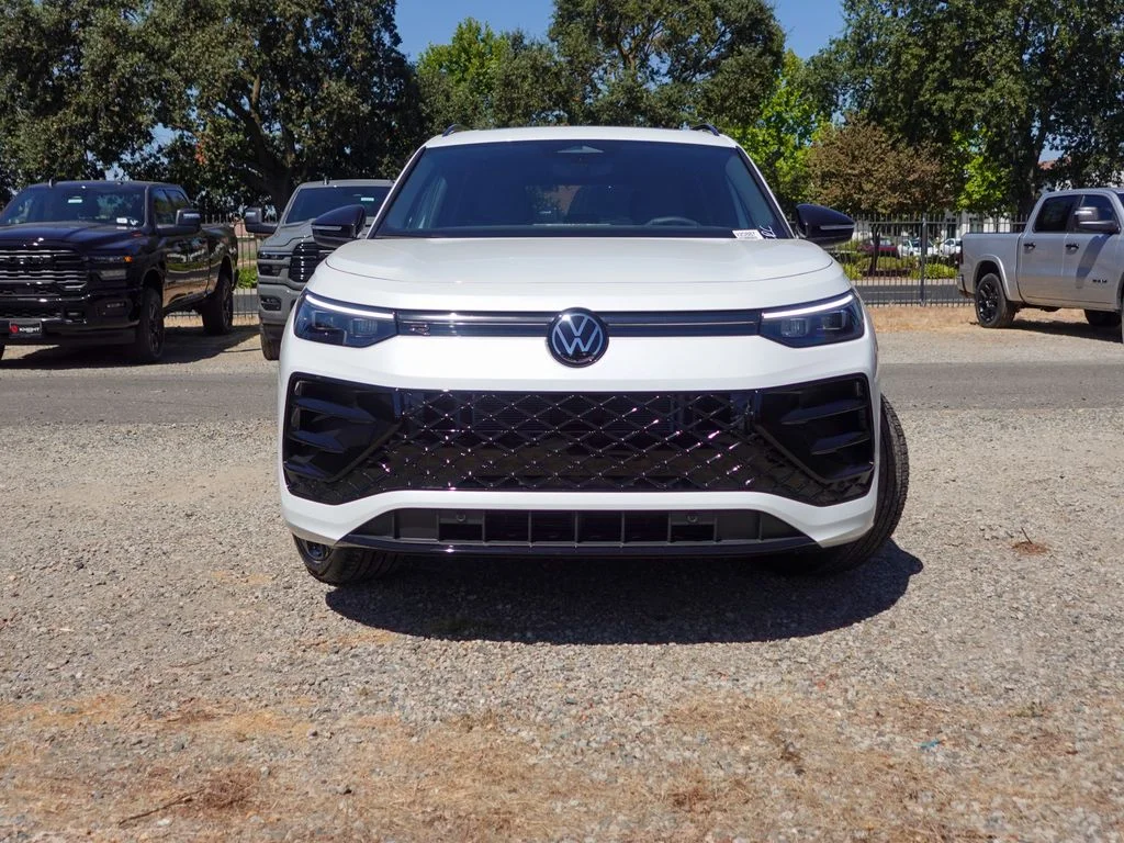 New 2026  Volkswagen SE R-Line Black image 3