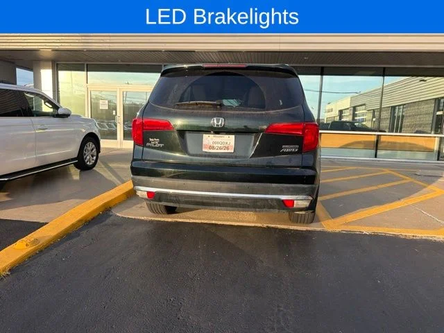 Used 2018 Green Honda Touring image 6