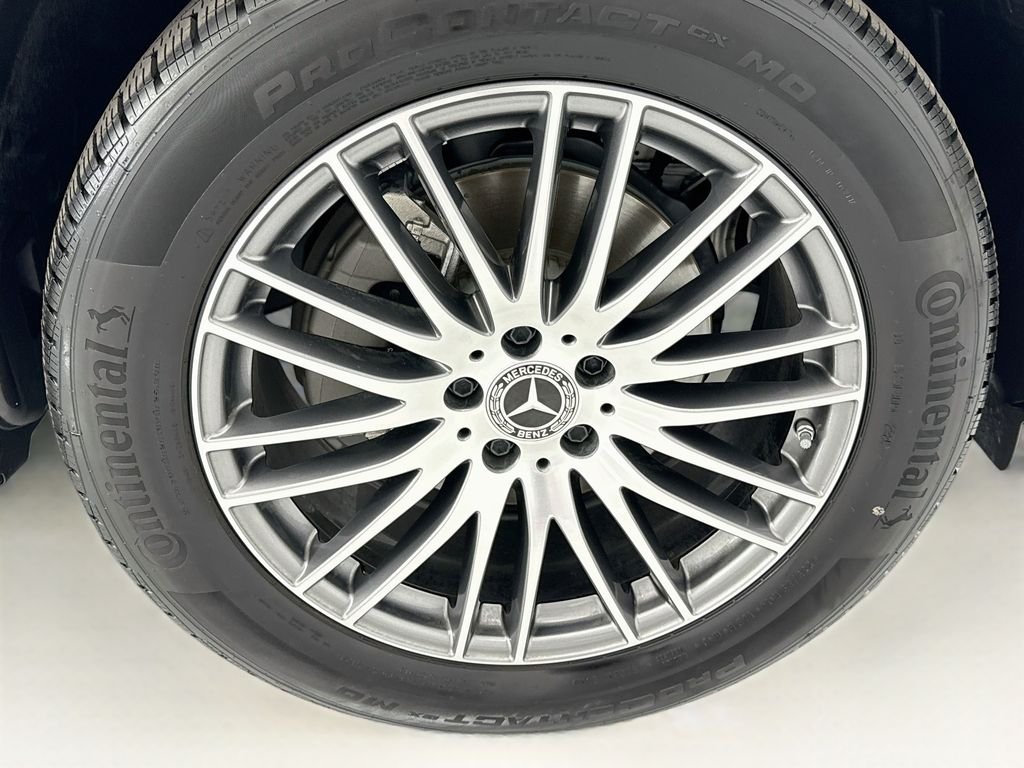 Used 2026 MANUFAKTUR Moonlight White Metallic Mercedes-Benz GLC 300 image 31