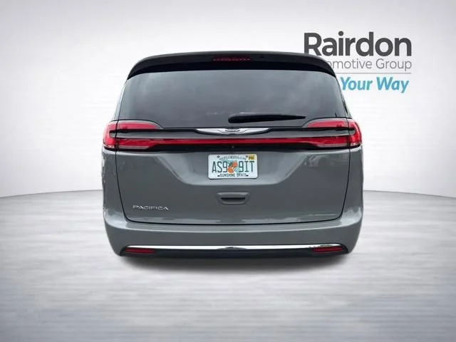 Used 2022 Ceramic Gray Clearcoat Chrysler Touring L image 6
