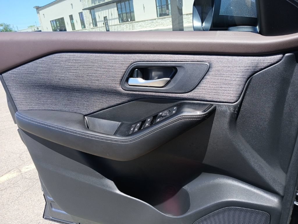 Used 2023 Gray Nissan SV image 27